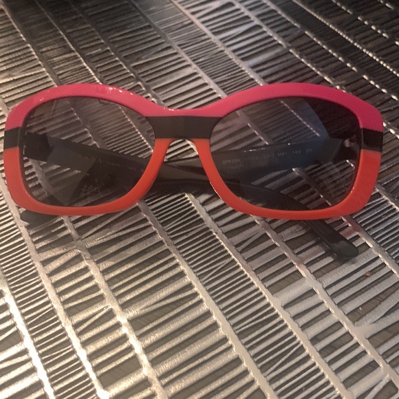 Prada great fun sunglasses with case excellent condition. - Picture 3 of 5
